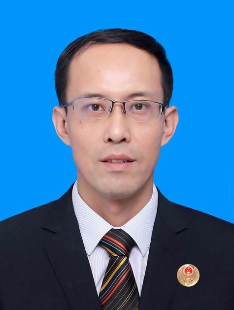 高长城　公证员